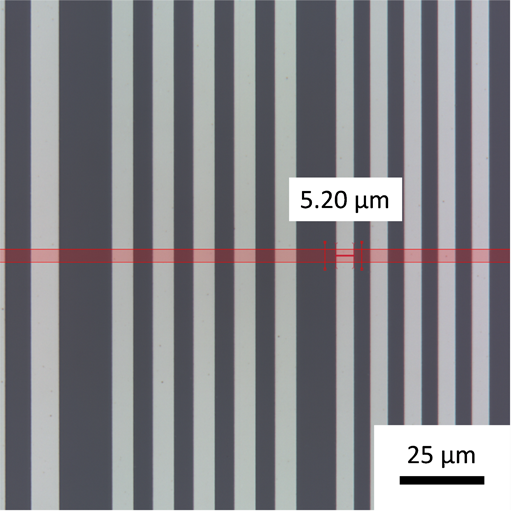 シリコン基板上のアルミニウム線パターンの白色コンフォーカル像