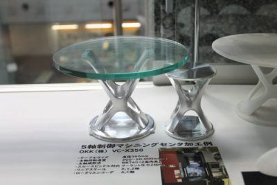 5軸制御マシニングセンタによるテーブル・椅子(模型)の試作